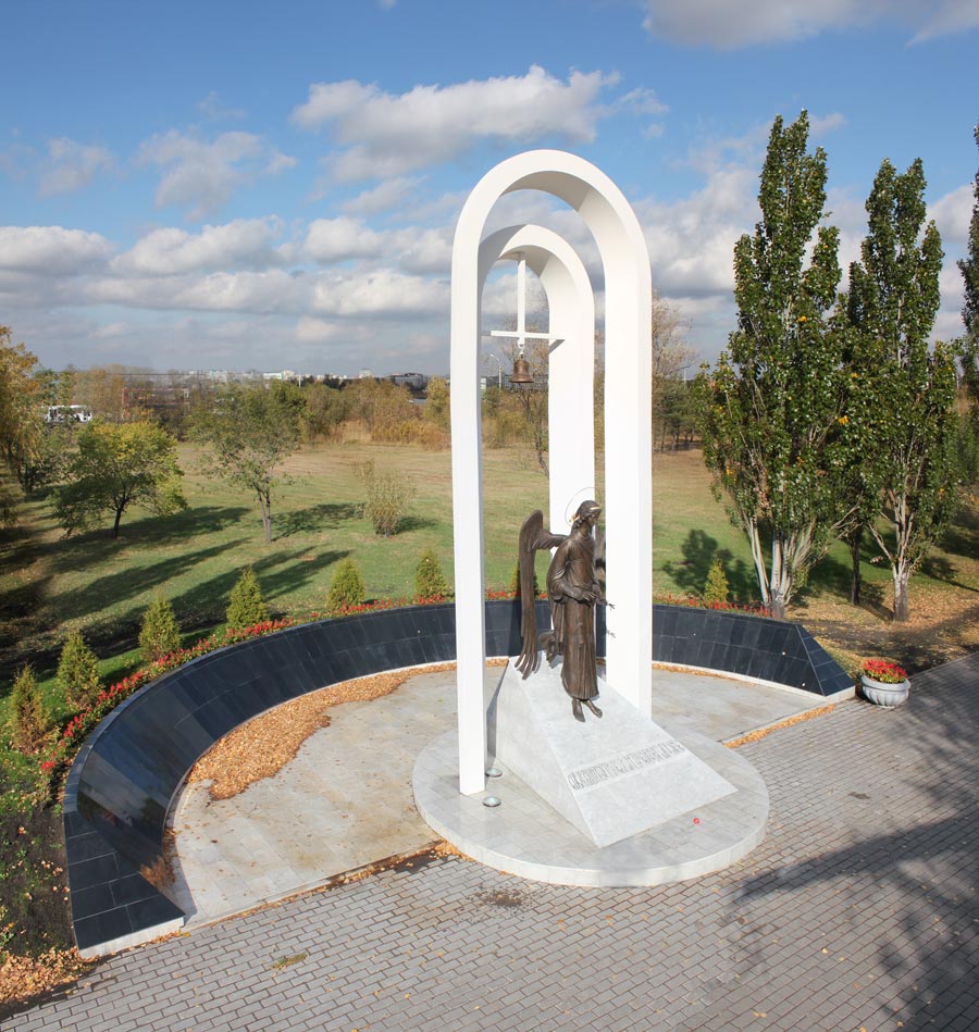 Вид памятника с верхнего ракурса Вид памятника с верхнего ракурса